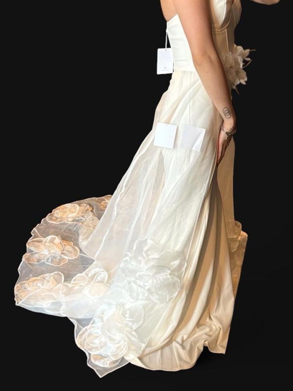 Elegant White Strapless Floral Appliqué Bridal Gown